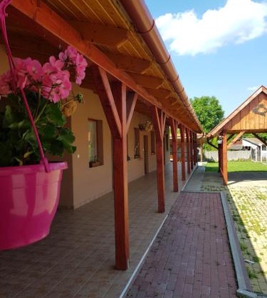 Tisza-Tavirózsa Vendégház