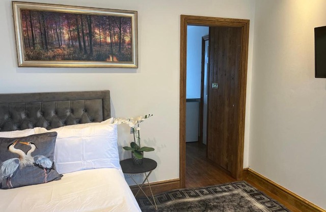 TJ Homes - Entire place for 5 Guests - London