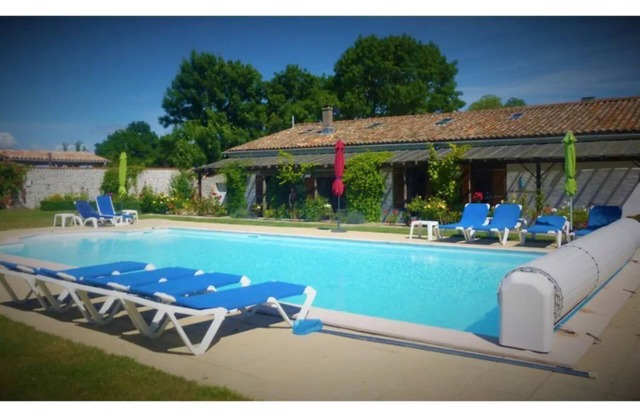 To discover : Cottage with pool, close to the beaches