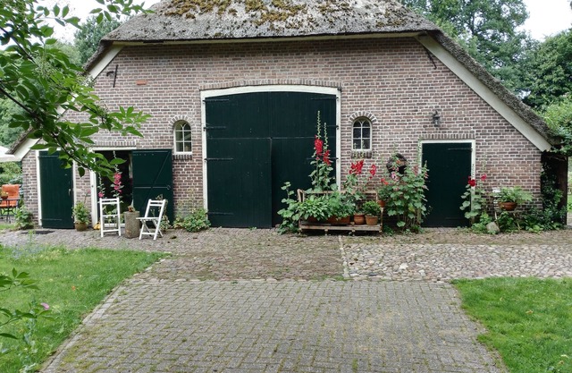 to relax in a beautiful setting with nature, quietness and privacy