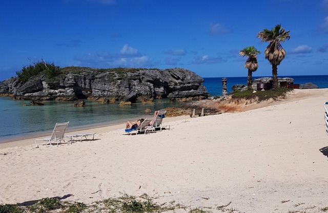 TOBACCO BAY BEACH FRONT TRADITIONAL APARTMENT