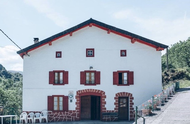 Toki-Ona and Navarlaz houses for 35 people