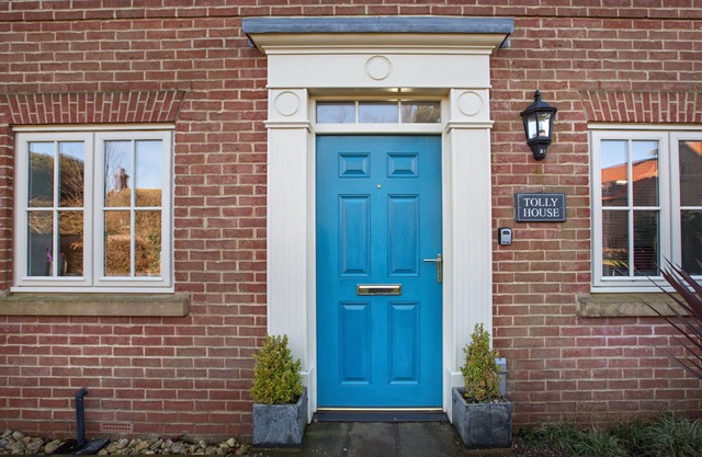 Tolly House sleeps 8 with private parking