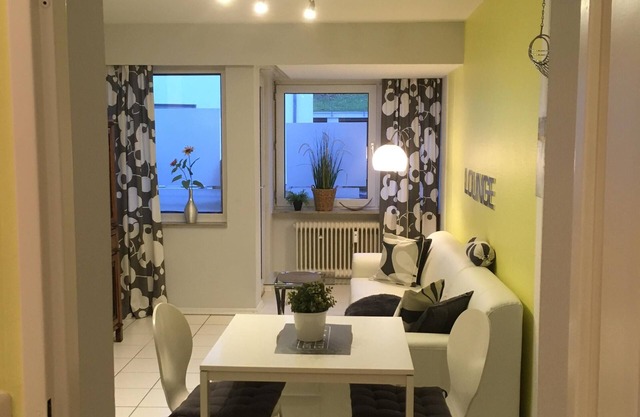 Top apartment - perfect location - 1.7 km to the city, 300 m bus, Saarufer, underground car park