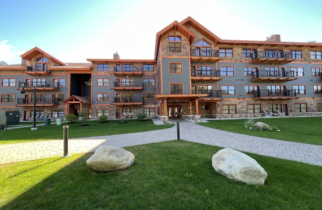 Top Floor, Family-Friendly, Slope Side Condo at the Base of Mount Cranmore!