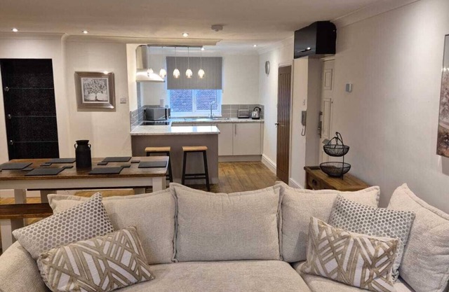 Top floor pent house suite near NEC/BHX/HS2. 3 Bedrooms, 6 beds