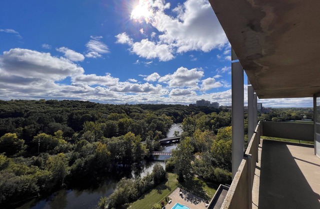 Top Floor Suite with Panoramic views of the Huron River/Arboretum