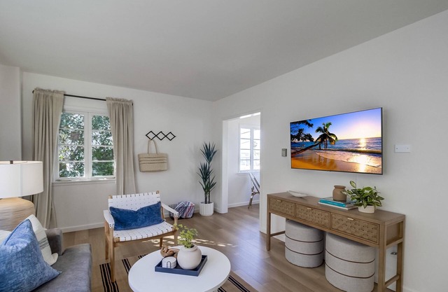 Top Level Corner Unit ★ Steps to Windansea Beach ★ Dog Ok