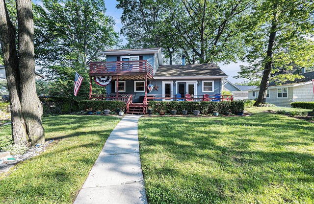 Top Tier; Near Lake MI & Downtown Charlevoix!