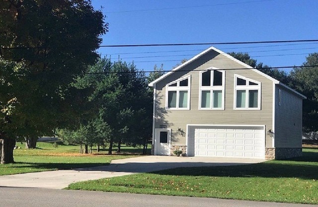 Torch Lake Bunk House - 15 minutes to Great Lakes Equestrian Festival