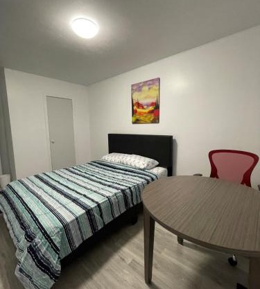 Toronto Midtown Room with Queen Bed