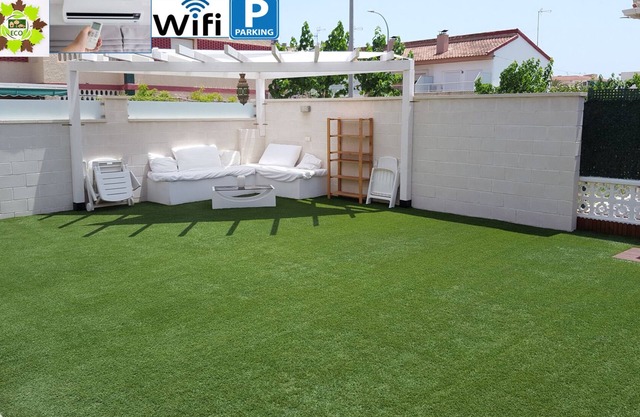 Torre Horadada Rent Villa at 100mts beach, A/C, Parking Wifi Garden Barbecue