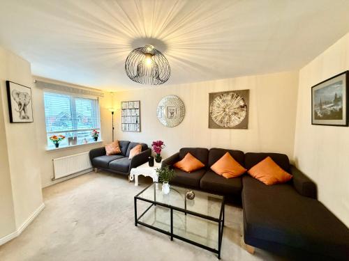 Torwood Townhouse - Free Parking, SuperFast WiFi and Contractor Friendly