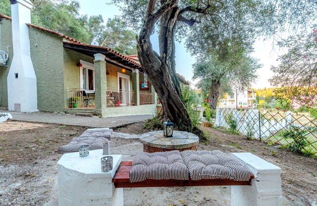 Total Privacy in a Big House withnLarge Garden inside an Olive Tree Forest