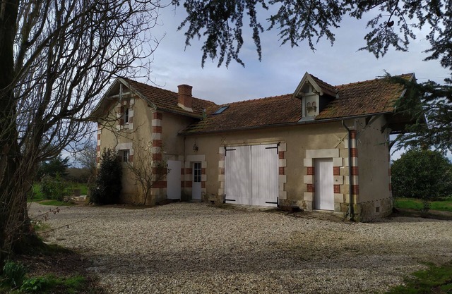 TOTALLY INDEPENDENT HOUSE on 2 hectares FOR 4 PEOPLE