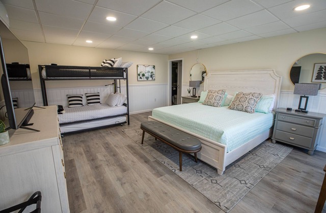 Totally Remodeled Cozy Apartment. 2.5 miles to Delaware Turf!