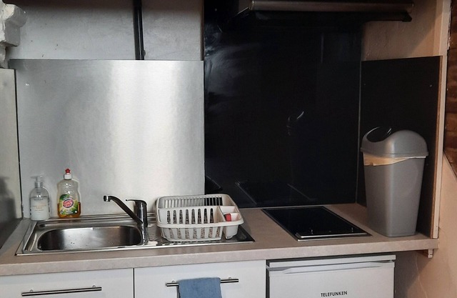 Toulouse 15 min renovated 2-person apartment on ground floor 140 cm bed