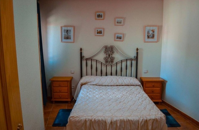 tourist house LA FRAGUA wiffi free, 5 bedrooms 3 bathrooms pets allowed