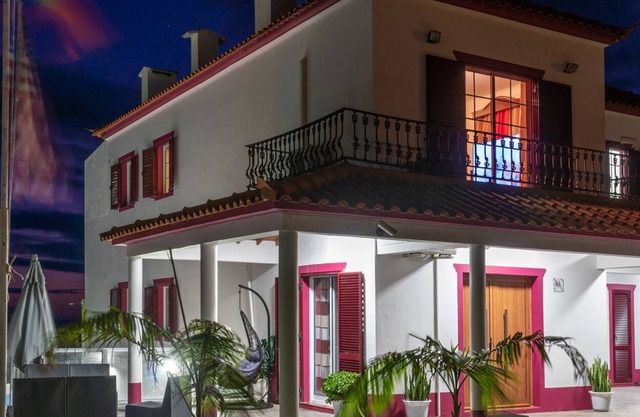 TOURIST VILLA in Ponta Delgada, São Miguel up to 8 pax w/sea view