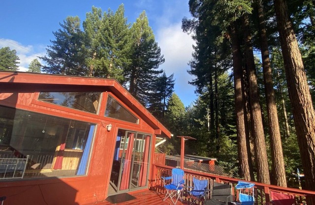 Towering Redwoods, Private River Access, 2 Bathroom, 3 Bedroom, Up to 13 Guests