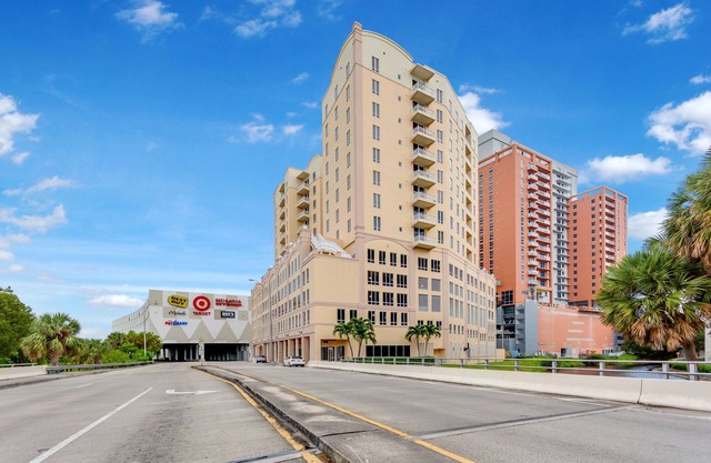 Towers of Dadeland by Miami Vacations