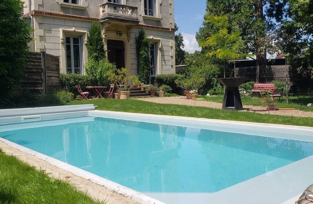 Town house with garden and pool/Lyon and Beaujolais