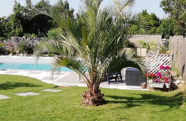 Town house with garden and heated pool