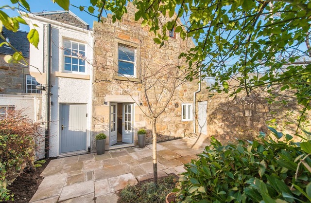 Towncentre house and parking.Sleeps 8 in 4 bedrooms and 3 b/rooms.Walk to beach