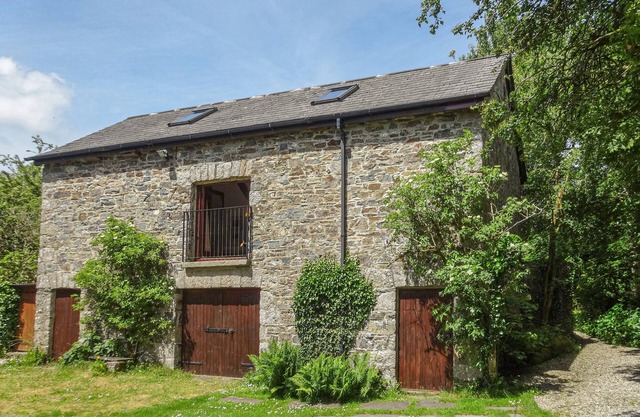 TOWNEND BARN, pet friendly, character holiday cottage in Lydford