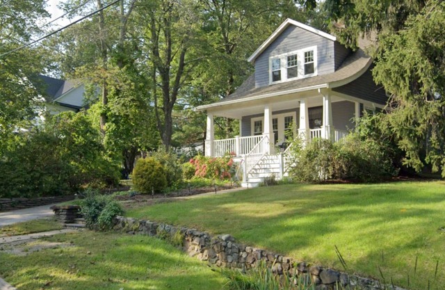 Townhome in Lexington - 2 Bedroom 2 Bathroom Fully Stocked Home