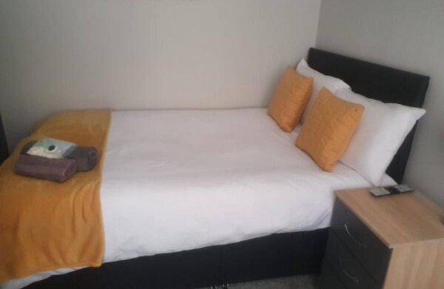 Townhouse @ 11 Nicholls Street Stoke - Superior Double with TV