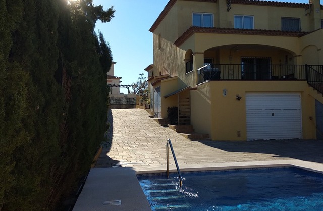 Townhouse for 8 people with private pool