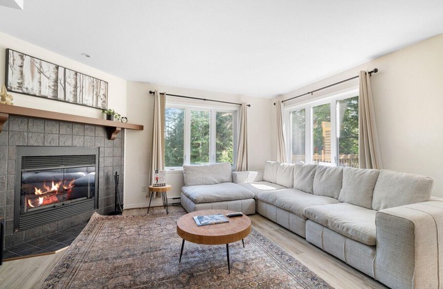 Townhouse on the Golf w/Pool Access -Aiglon 1666