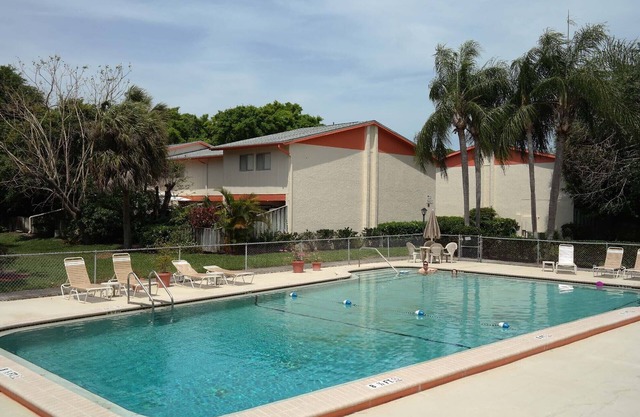 Townhouse-Style Condo in Quiet Complex with Palm Trees and Pool
