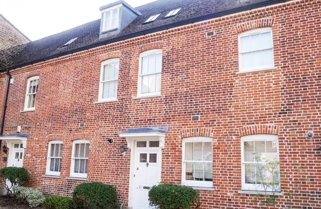 Townhouse with shared Indoor swimming pool & gym