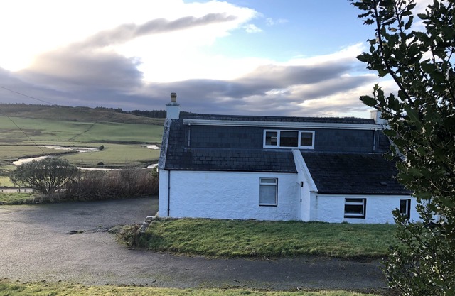 Traditional Croft Cottage Overlooking The Snizort River - Portree, Isle Of Skye