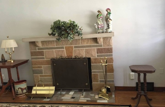Traditional decor, 1Br, 1Ba, NO steps US OPEN