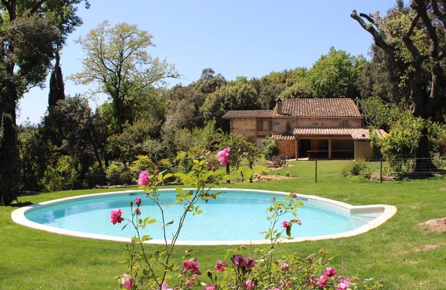 Traditional farmhouse in a rural setting just 7km from Girona. For 14 people.