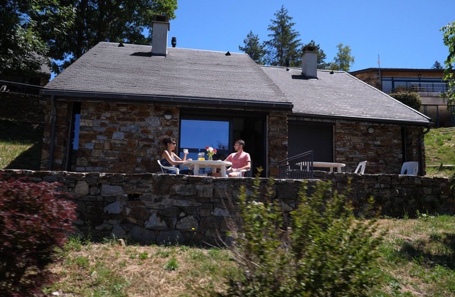 Traditional 4/6 person gîte in the Cevennes with swimming pool