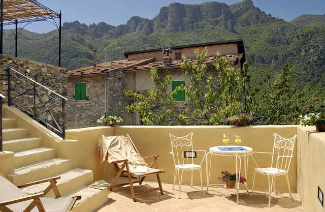 Traditional house in a medieval village, 20 min from Alassio's beach
