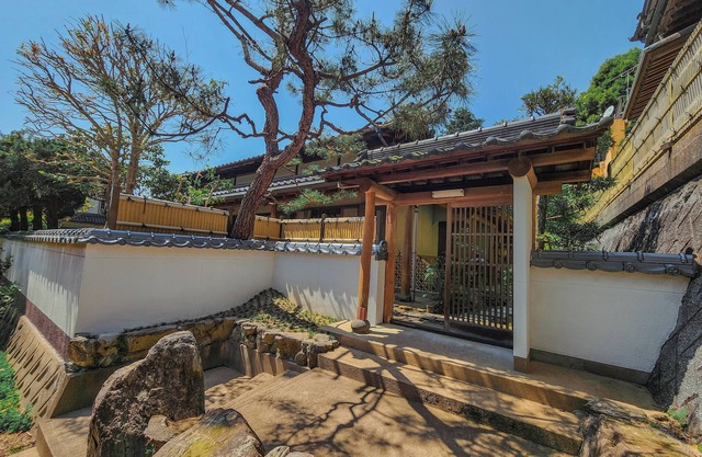 Traditional Samurai Experience! Samurai Manner Tea House w/real Hinoki bath.
