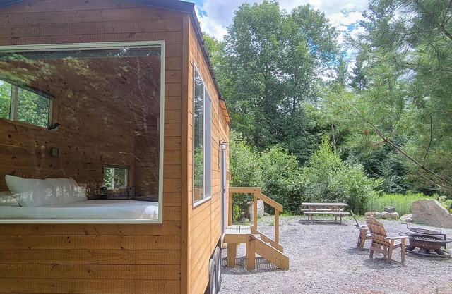 Trailside Stays - Tiny House in the Woods-Escape to Nature. Blue Jay