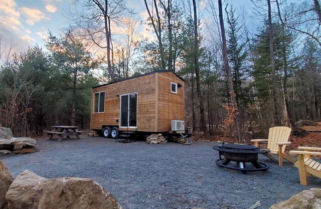 Trailside Stays - Tiny House in the Woods-Escape to Nature. Robin