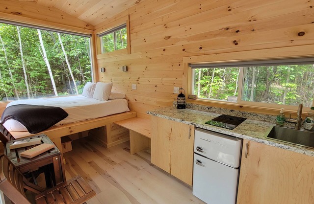 Trailside Stays- Tiny House in the Woods-Chickadee