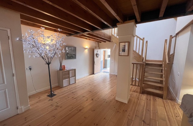 Tranquil and spacious gîte with own pool near market town