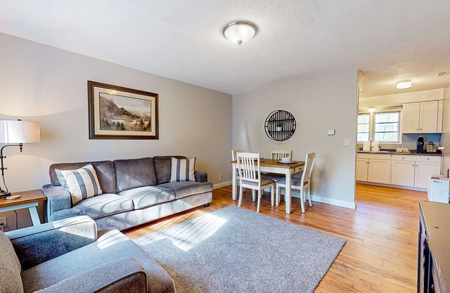Tranquil & charming retreat with patio & W/D - near river access, parks & trails
