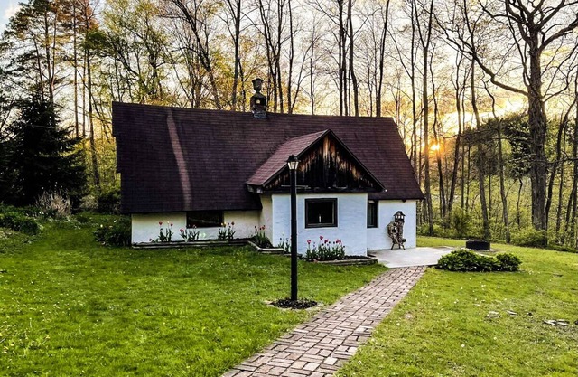 Tranquil Hickory Hill Cottage Getaway with Hot Tub