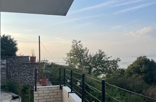 TRANQUIL LAKEHOUSE 3bedroom Villa in Zogaj Shkodër with breathtaking Lake views