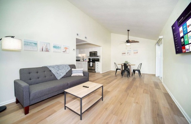 Tranquil Manor - 2 bed/1 bath
