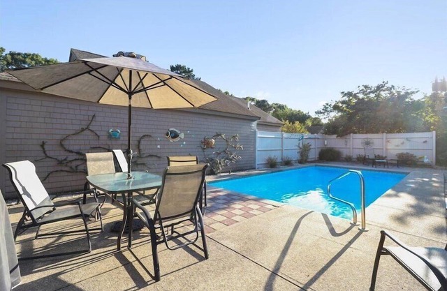 Tranquil New Seabury Escape w/Heated Private Pool and Central AC RPAM008